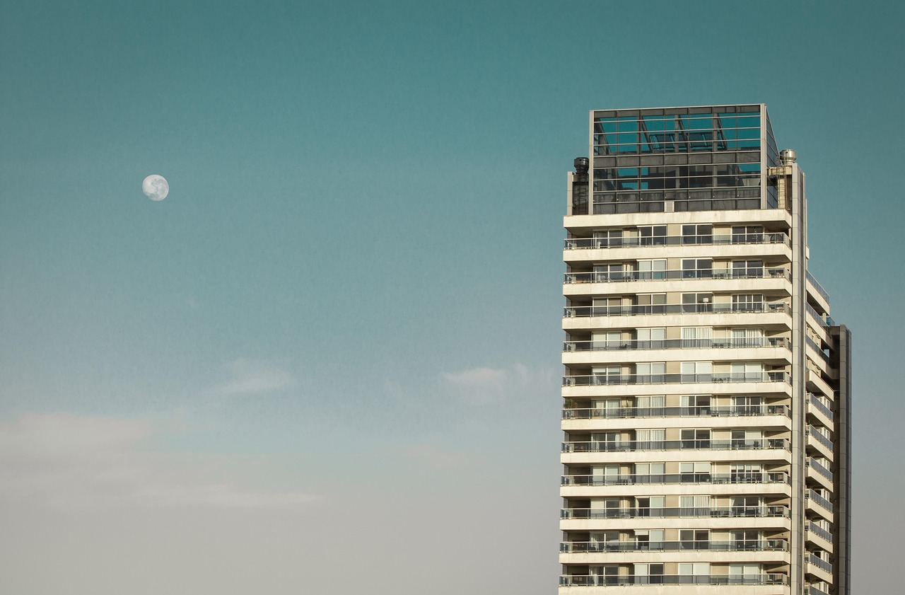 moon, edifice, building, arquitectura, edificio, luna, cielo, night sky, sky, nature, balcón, balcony